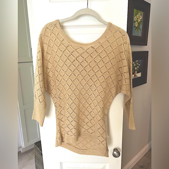 Light brown crochet pattern sweater - Picture 1 of 3
